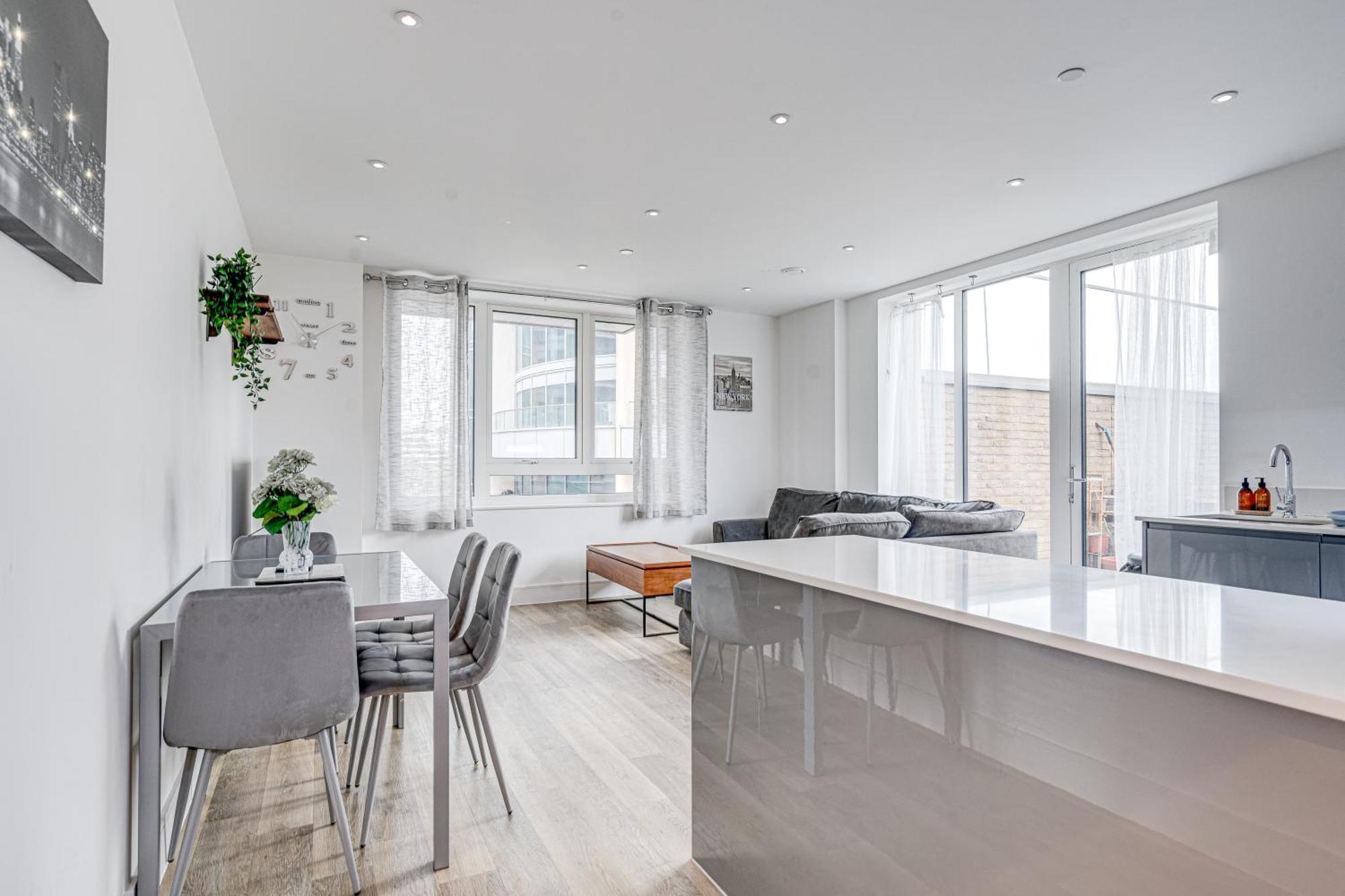 Apartment Dreamy Riverside Escape