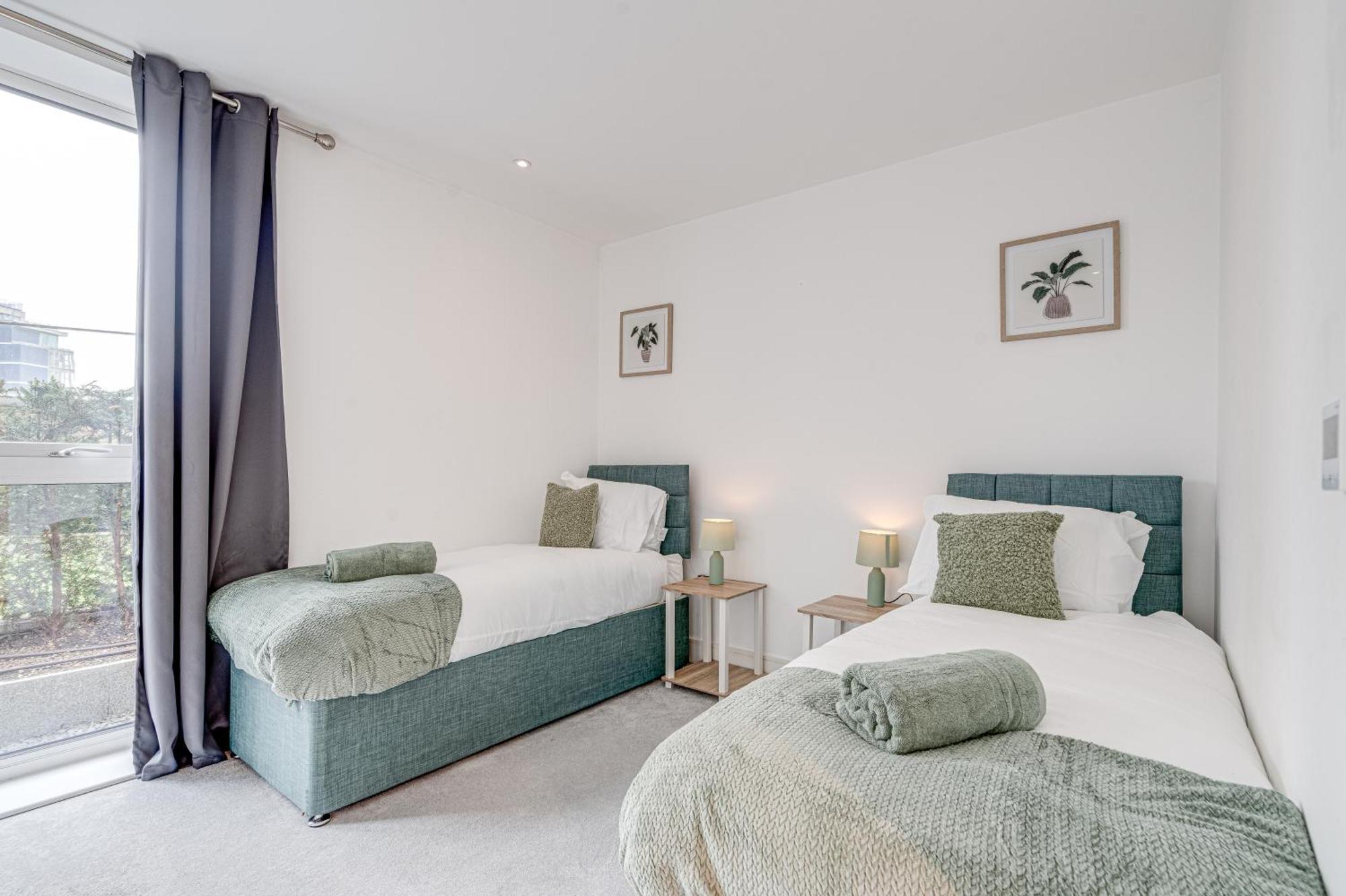 Dreamy Riverside Escape * London